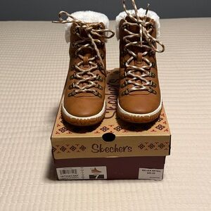 Skechers Chestnut Boots with White Fur